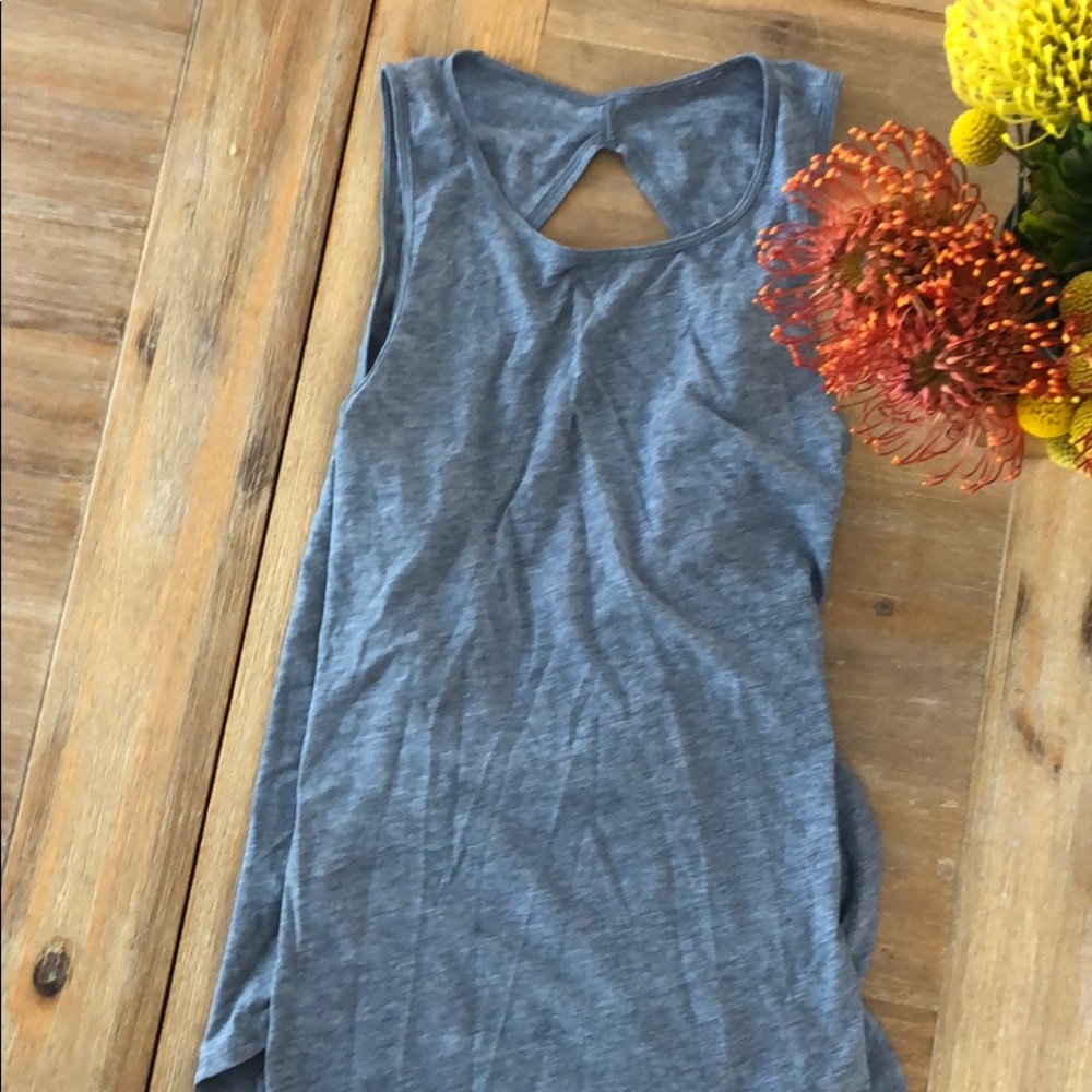 Lululemon Grey Scoop Cross Keyhole Back Tank. Sz 6